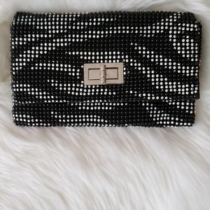 Black and white Clutch like new